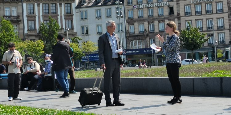 Strasbourg’da gençler Önder Öcalan’ı halka tanıttı