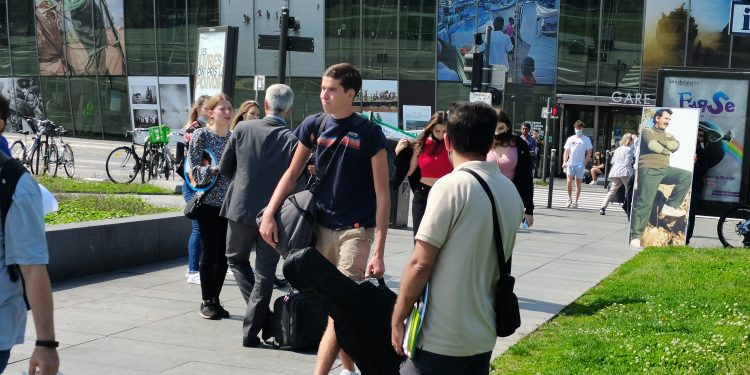 Strasbourg’da gençler Önder Öcalan’ı halka tanıttı