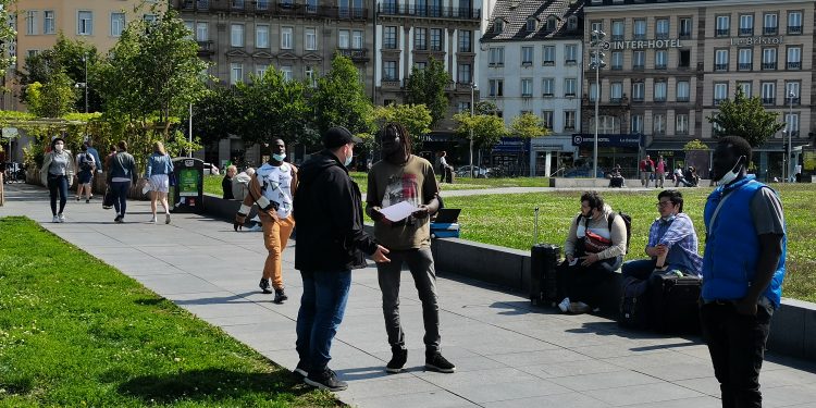 Strasbourg’da gençler Önder Öcalan’ı halka tanıttı