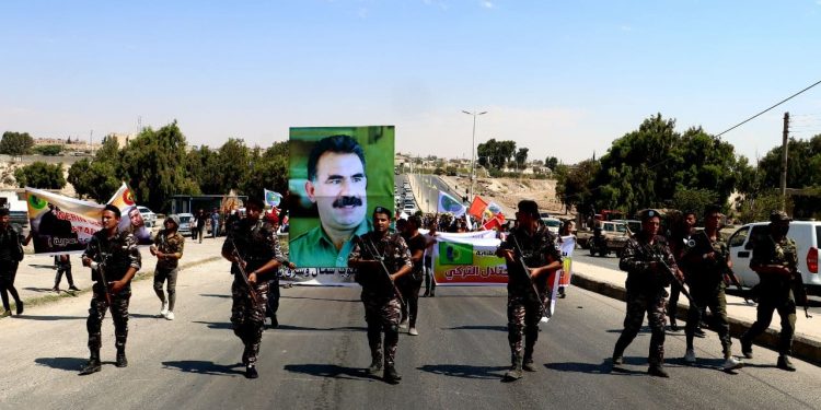 Tebqa gençliğinden işgalci TC’nin saldırılarına karşı yürüyüş