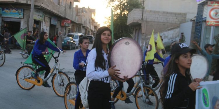 Kobanê’de genç kadınlardan bisikletli yürüyüş