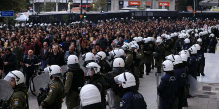 TCŞ’den K*VOX ve Rouvikonas üyeleri için dayanışma çağrısı