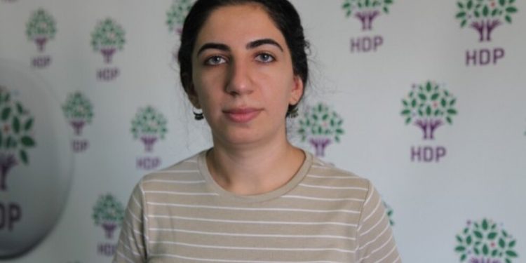 HDP Gençlik Meclisi üyesi Betül Ünsal tutuklandı
