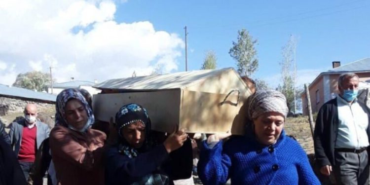 Cenazeleri 114 gün sonra ailelerine verilen 2 gerilla son yolculuğuna uğurlandı