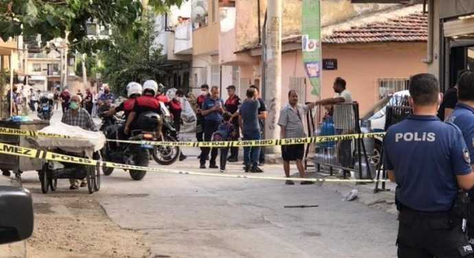 İzmir’de bir aileye silahlı saldırı; 12 kişi yaralandı