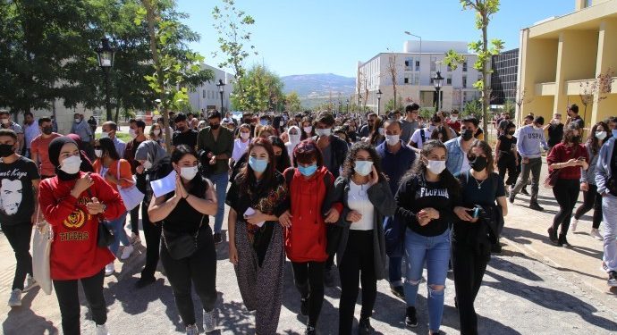 Munzur Üniversitesi öğrencileri rektörlük binasına yürüdü