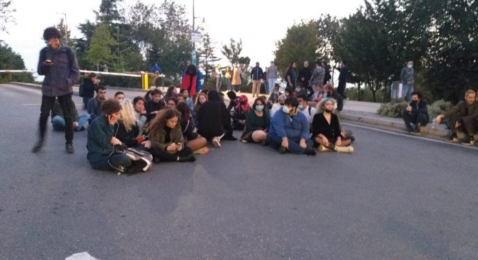 Erdoğan hedef gösterdi faşist polis harekete geçti – 4 genç rehin alındı