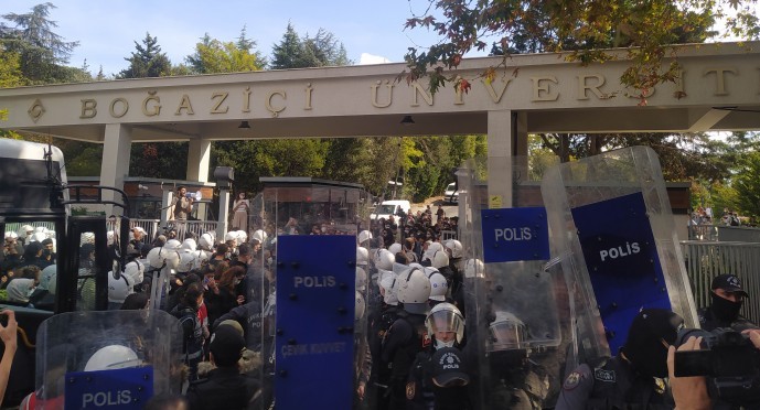 Boğaziçi teslim olmuyor – Öğrenciler tutuklanan arkadaşları için eylemde!