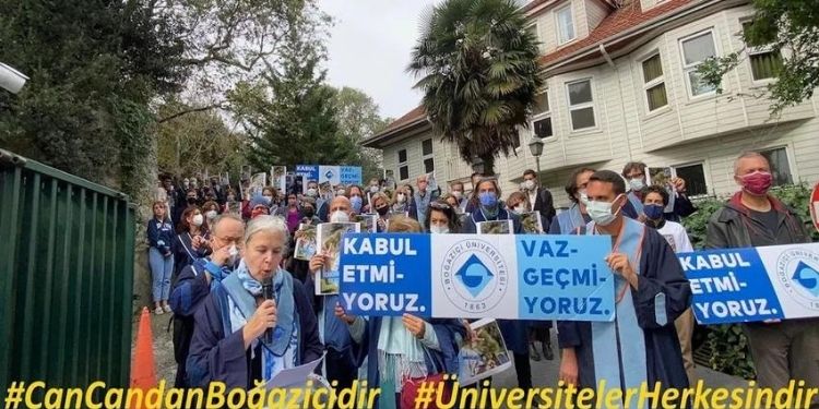 Boğaziçi akademisyenleri Can Candan için eylemlerine devam ediyor