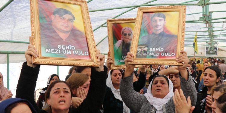 Qamişlo halkı, şehitleri için kurulan taziyeye akın etti