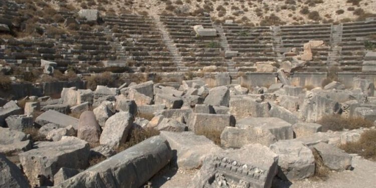 İşgalci TC ve çeteleri tarihi Kişûr Tepesi’ni talan etti