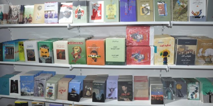 Halklar Önderi’nin kitapları Süleymaniye’deki fuarda sergileniyor