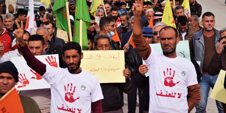 Rojava’da binlerce erkek, kadına şiddete karşı alanlara aktı