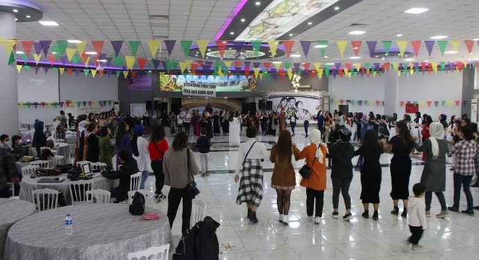 Genç kadınlar bağımlılığa ve istismara karşı sanatta buluştu