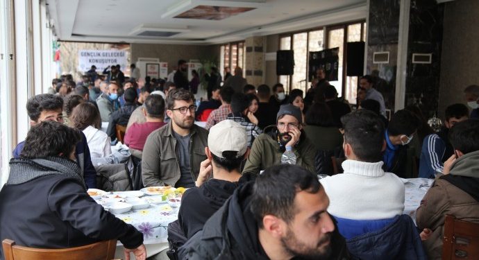 Gençler “Gençlik geleceği konuşuyor” şiarıyla Dersim’de bir araya geldi