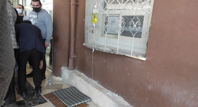 Faşizm vahşet saçıyor – Serumla eylemini sürdüren anneye faşist polis saldırdı