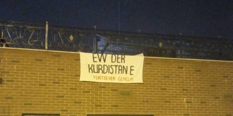 Yurtsever gençlikten “EW DER KURDİSTAN E” yazılı pankart