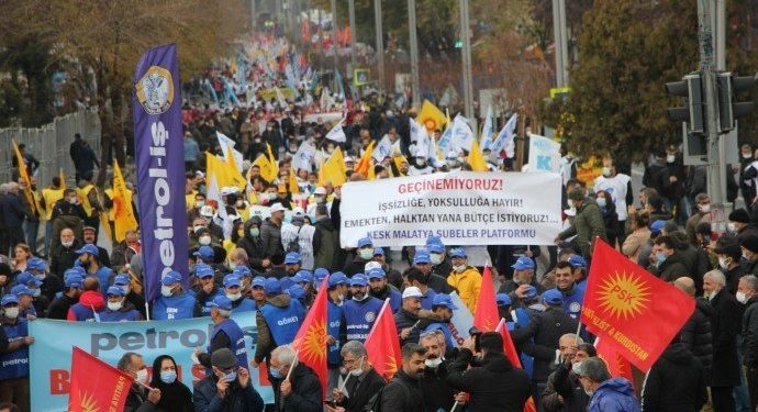 Binlerce insan İstasyon Meydanı’na akıyor – “Geçinemiyoruz”