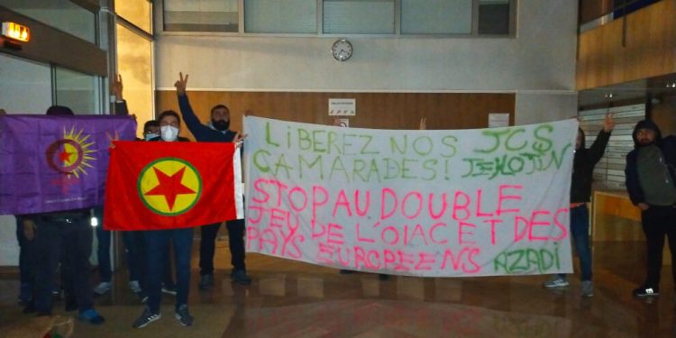 Gençler gözaltılara karşı Marsilya’da Hollanda Başkonsolosluğunu bastı