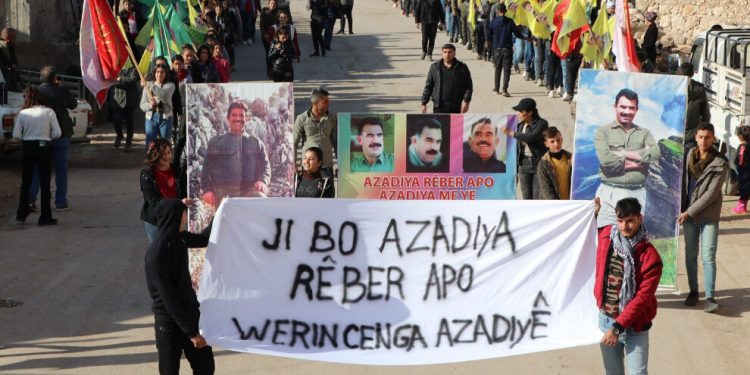 Şehba’da gençlik Halklar Önderi’nin özgürlüğü için yürüdü