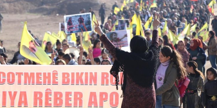 Rojava işgal saldırılarına karşı alanlara çıktı