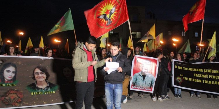 Şehba’da Kobanê saldırısına karşı meşaleli yürüyüş