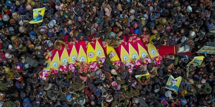 Kobanê’de Hesekê şehitleri için onbinlerce kişiden görkemli uğurlama