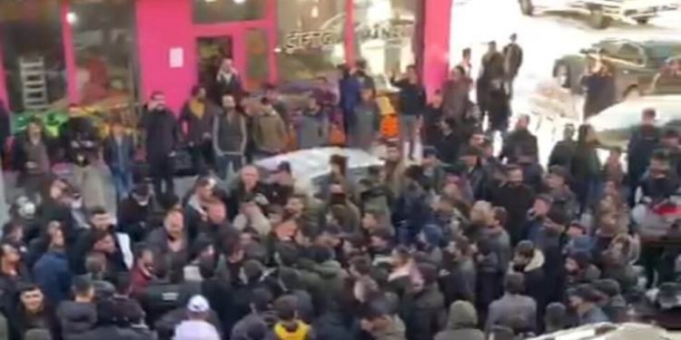 Gever’de binlerce kişi zamlara karşı alanlara çıktı