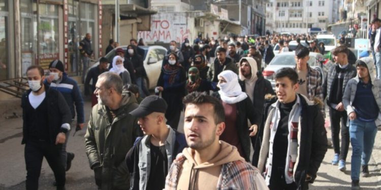 Şirnex halkı zamlara karşı alanlara çıktı; “Hükümet istifa”