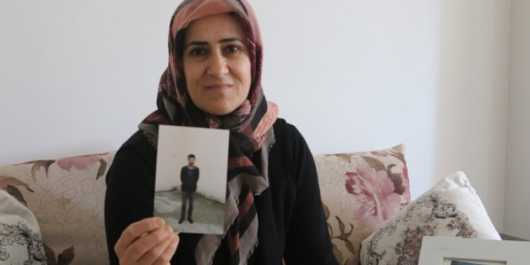 Zindanlarda işkence devam ediyor – Zorla İstiklal Marşı okutulmaya çalışılıyor