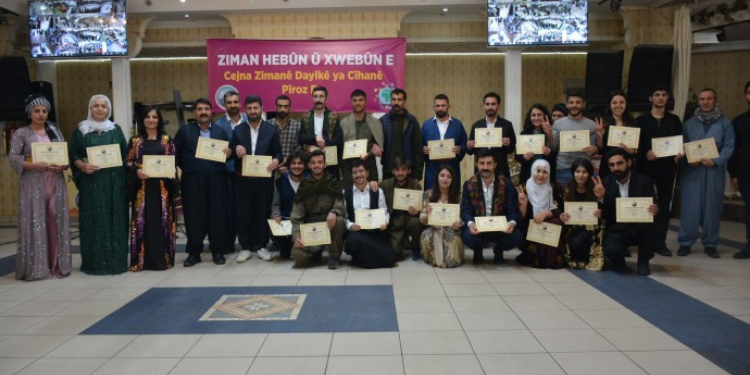 ARSİSA 21 Şubat Anadil Günü vesilesiyle öğrencilerine sertifika verdi