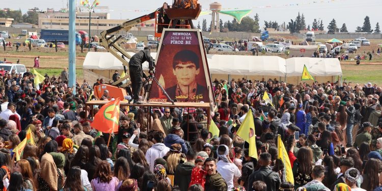 Kuzey ve Doğu Suriye’de Newroz ateşi büyük bir coşku ile yakıldı