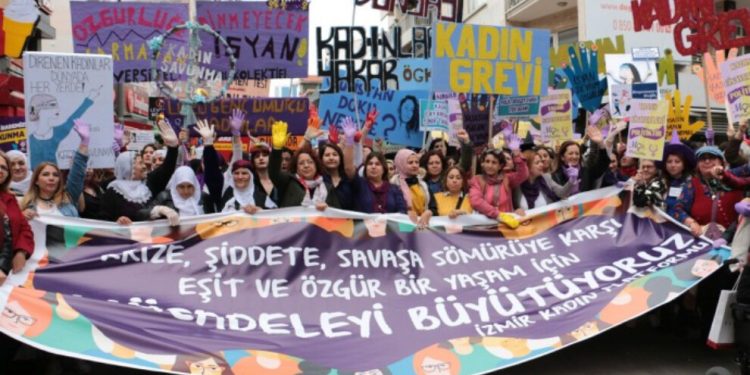 Kadınlar 8 Mart için birçok yerde alanlarda: Geri adım atmayacağız!