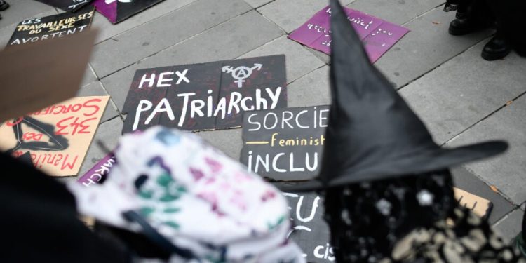 İskoçya 16 ve 17’nci yüzyıllarda cadılıkla suçlanan kadınlar için özür diledi