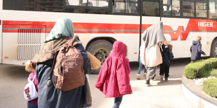 Rojava’da DAİŞ temizliği – DAİŞ’li 10 kadın ve 27 çocuk Almanya’ya teslim edildi