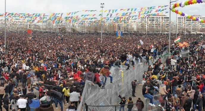 Yüz binler Amed Newrozu’ndan seslendi: Sonuna kadar mücadele