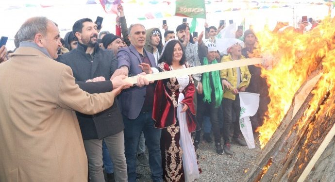 Iğdır’da binlerce kişi Newroz ateşini yaktı