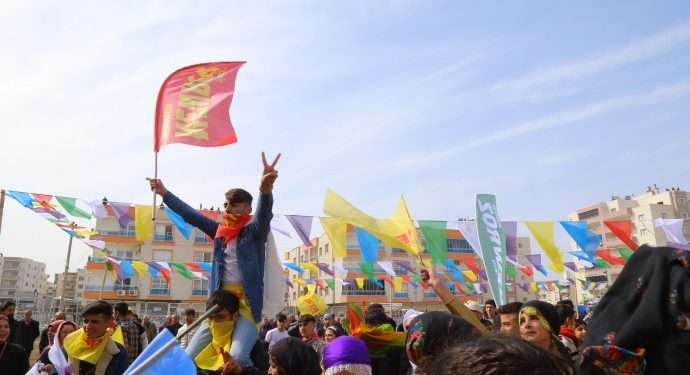 Nusaybin’de halk alana akın ediyor