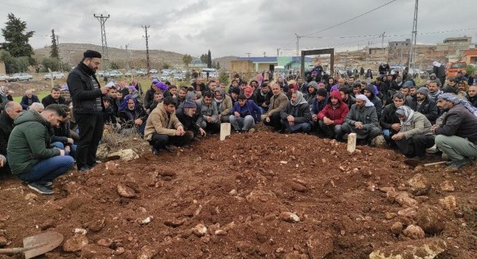 Katil polislerin atış talimi yaptığı yerde parçalanmış bir genç