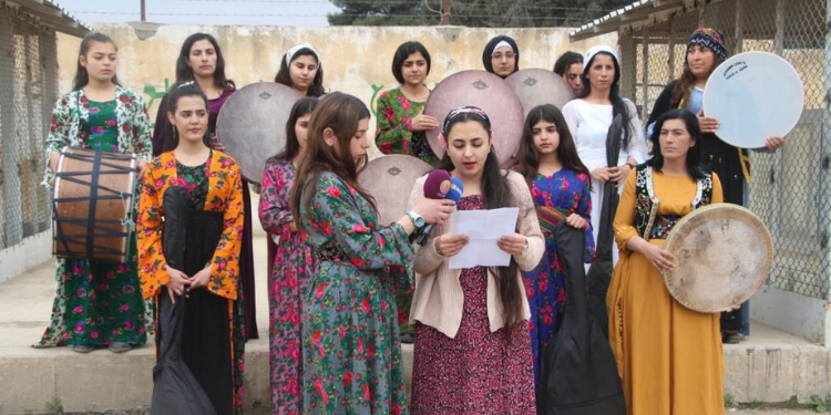 Yekitiya Jinên Ciwan 8 Mart’ı kutladı