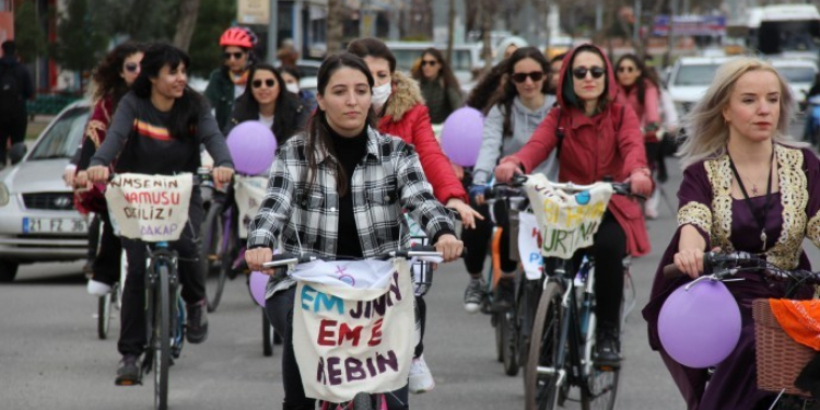 Amed’de “Özgür kadınlar bisiklet turu” düzenlendi
