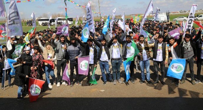 Riha’da ilk Newroz ateşi Suruç’ta yakıldı – Emine Ana’ya atfedildi