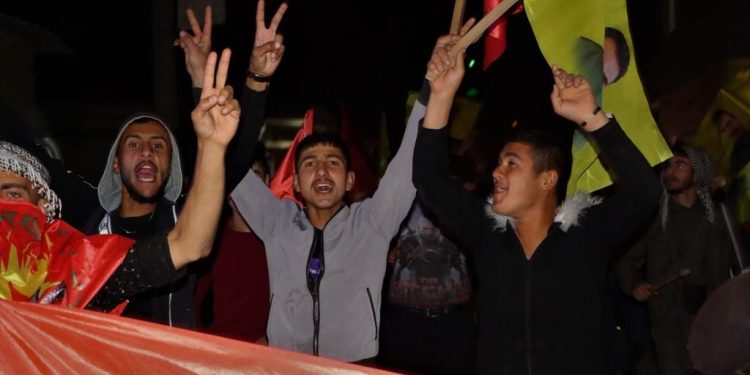 İşgal ve ihanete karşı Qamişlolu gençler alanlara çıktı