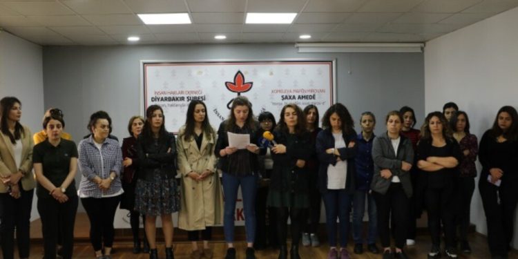 24 kadın gözaltında çıplak arama ve işkenceye maruz bırakıldı