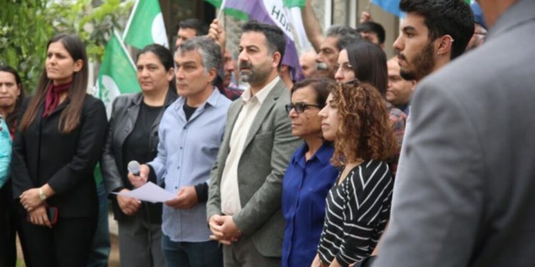 Irkçı saldırı protesto edildi: Bu saldırılara karşı sabır taşı da olsak çatlarız