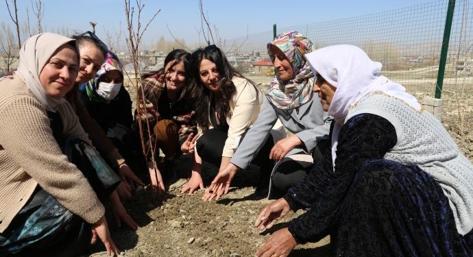 Kürt halkı 4 Nisan için alanlarda; Önder Apo’ya özgürlük!
