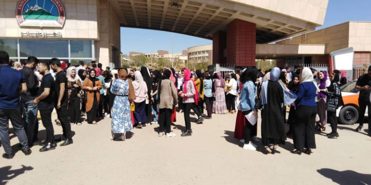 Üniversite öğrencileri burslarının verilmemesini boykot etti