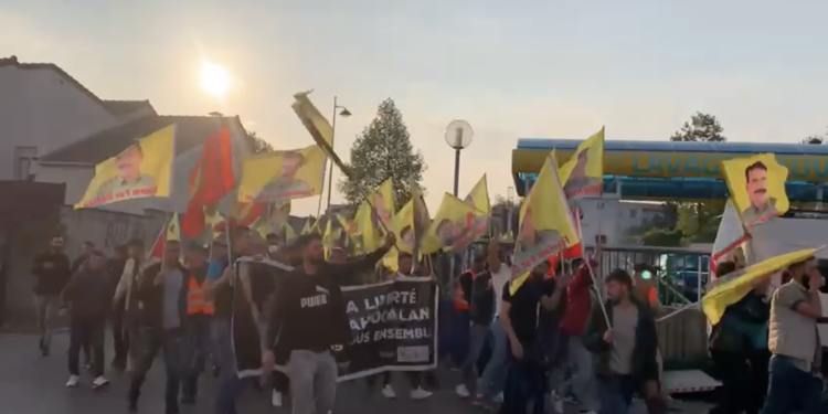 Villiers Le Bel gençliği “Bijî Berxwedana Şengal” sloganıyla yürüdüler