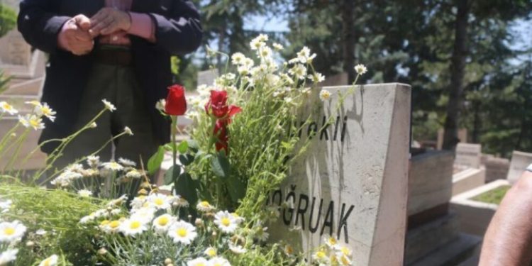 Dağlara sevdalı deniz kızı mezarı başında anıldı