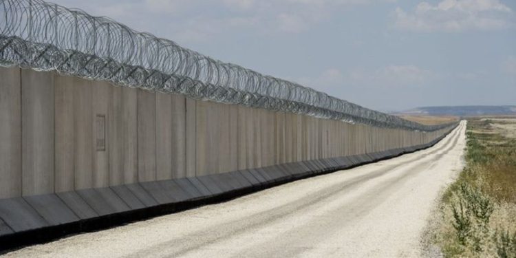 Colemerg sınırına işgal telleri örülüyor